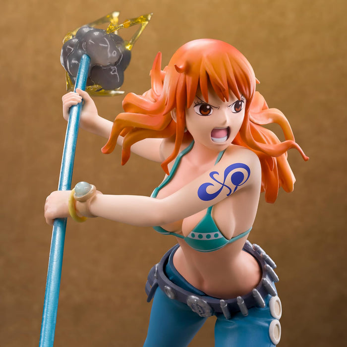 Figura de colección One Piece Nami 1:10 primer plano ángulo
