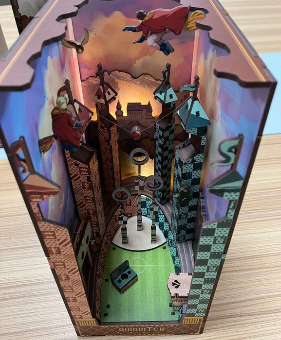 Harry Potter Book Nook Quidditch-Feld